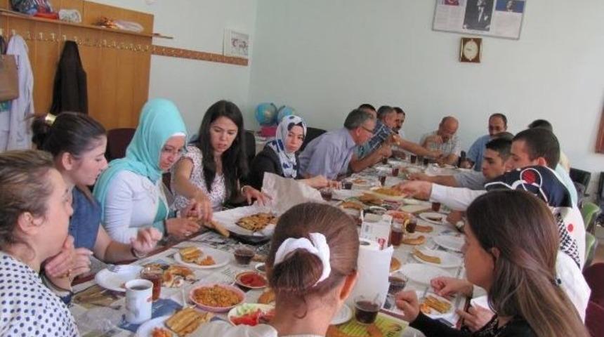 Hisarcık Atat&uuml;rk İlkokulu &Ouml;ğretmenlerine Sabah Kahvaltısı