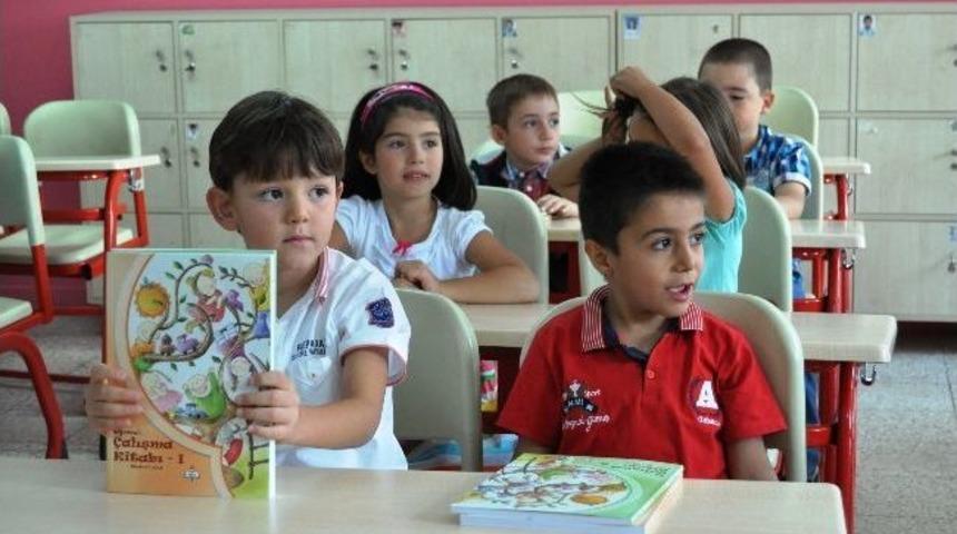 Okullarda İlk Ders Zili Bug&uuml;n &Ccedil;aldı