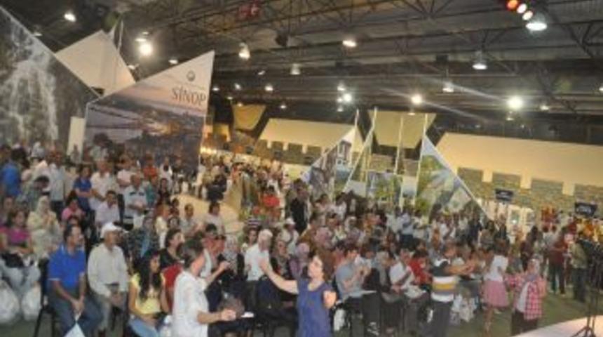 82. İzmir Enternasyonal Fuarı'nın Kapanışında Sinop T&uuml;rk&uuml;leri Beğeni Topladı