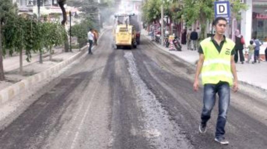 Bor Il&ccedil;esinde Asfaltlama &Ccedil;alışması Devam Ediyor
