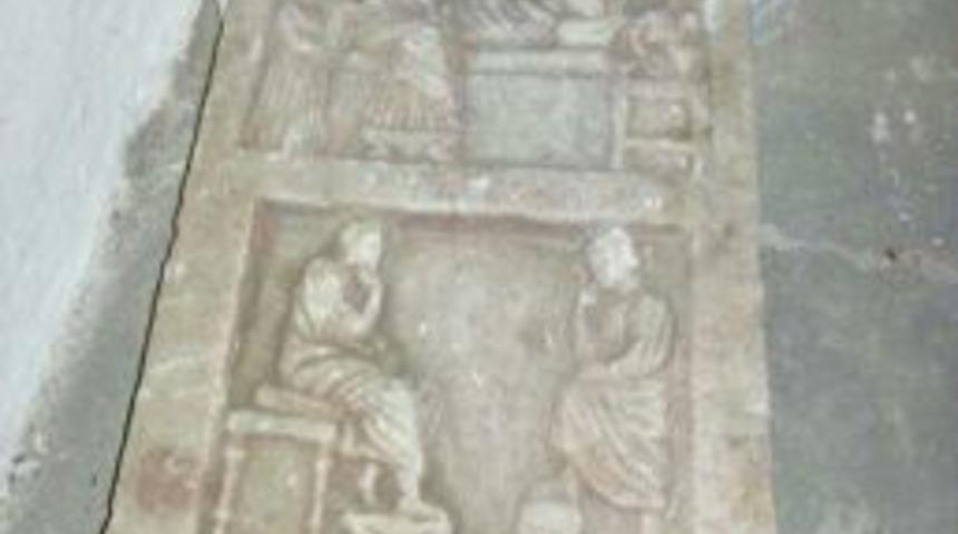 Roma D&ouml;nemine Ait Mezar Steli Tarladan &Ccedil;ıkmış