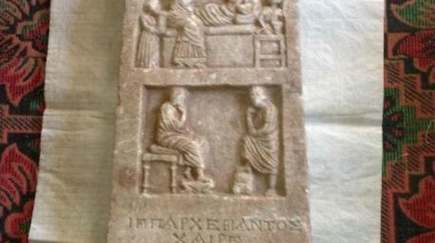 Tarlada Bulduğu Roma Mezarını Satmak İsterken Yakalandı