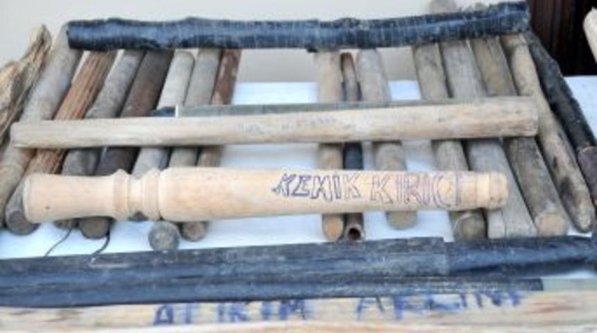 Adana'da Minib&uuml;s Şof&ouml;rleri Sopasız Gezmiyor