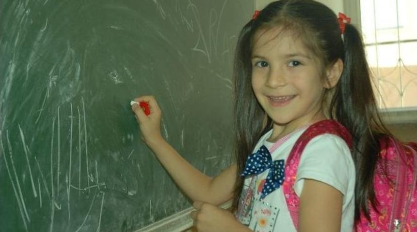 Minik &Ouml;ğrencilerin Okulda İlk G&uuml;n Heyecanı