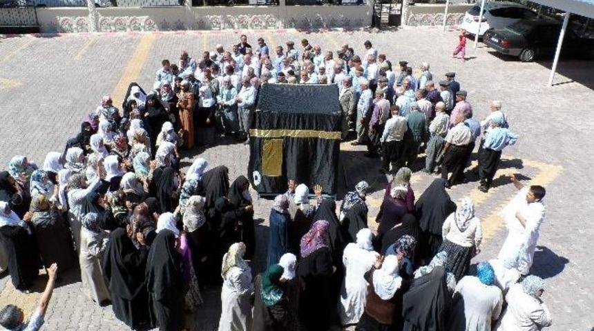 Kabe Maketi Etrafında Temsili Tavaf Yapıldı