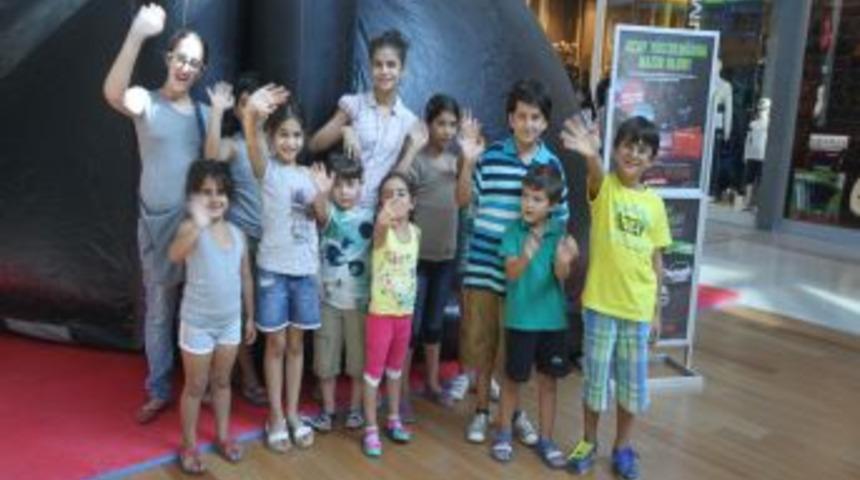Alışveriş Merkezi &Ccedil;ocukları Uzayla Tanıştırdı