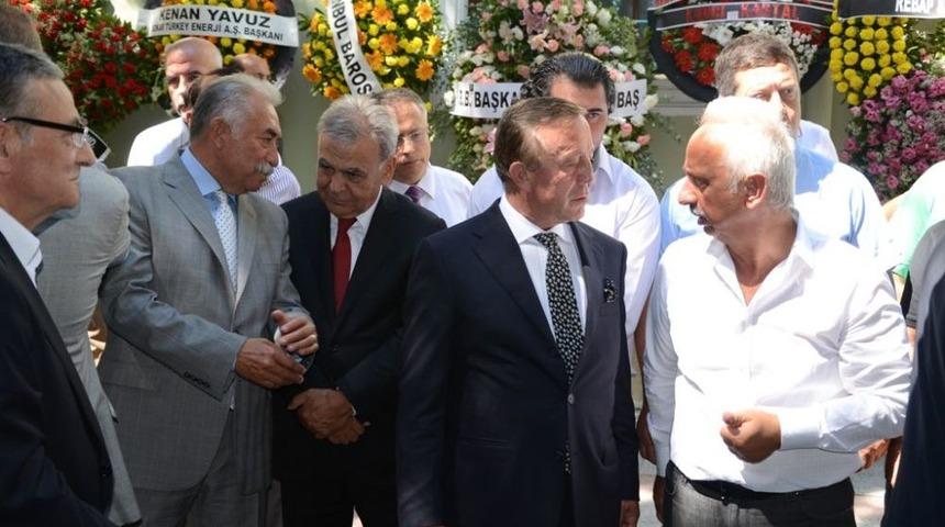 İstanbul Emniyet M&uuml;d&uuml;r&uuml; &Ccedil;apkın'ın Annesi Son Yolculuğuna Uğurlandı