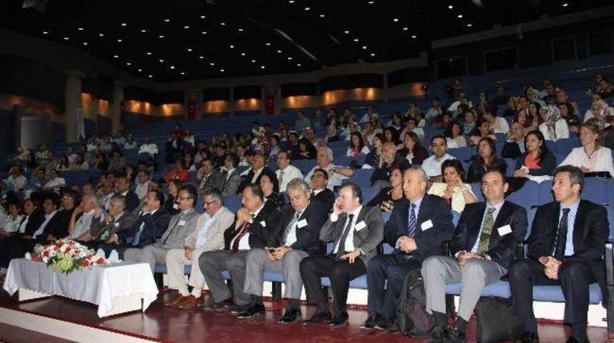 Sel&ccedil;uk Tıp&rsquo;ta &ldquo;aile Hekimliği G&uuml;nleri&rdquo; D&uuml;zenlendi