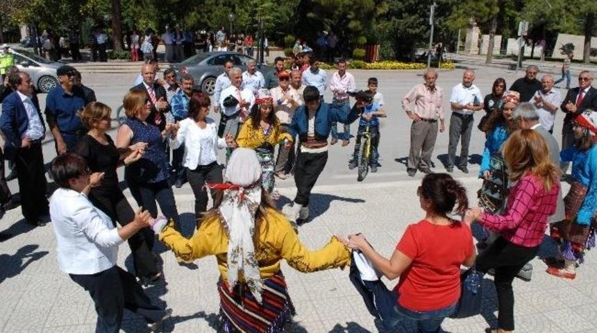 Burdur'da Chp'nin Kuruluş Yıld&ouml;n&uuml;m&uuml; Kutlamaları