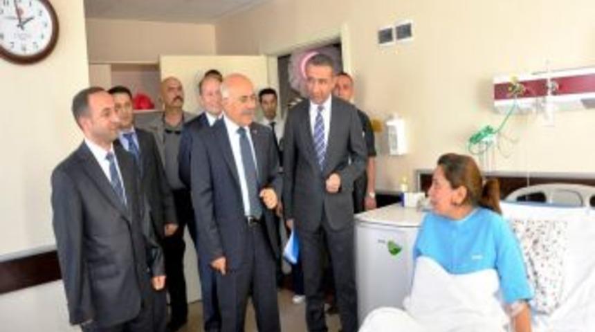 Iğdır Valisi Pek'in Hastane Ziyareti