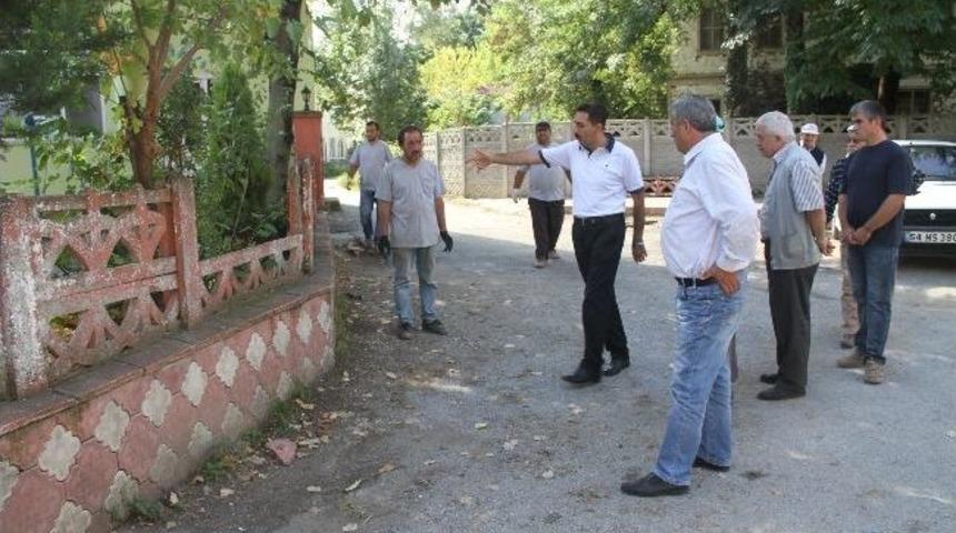 Akyazı Belediyesi K&uuml;&ccedil;&uuml;cek'te &Ccedil;alışmalarını S&uuml;rd&uuml;r&uuml;yor