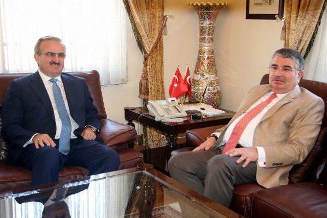 Eski İ&ccedil;işleri Bakanı Şahin&rsquo;den Bursa Valisine Ziyaret 1