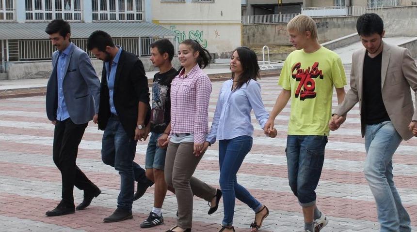 Avrupalı Gen&ccedil;ler, Sivas'ta &Ccedil;iftetelli Ve Horon Oynadı