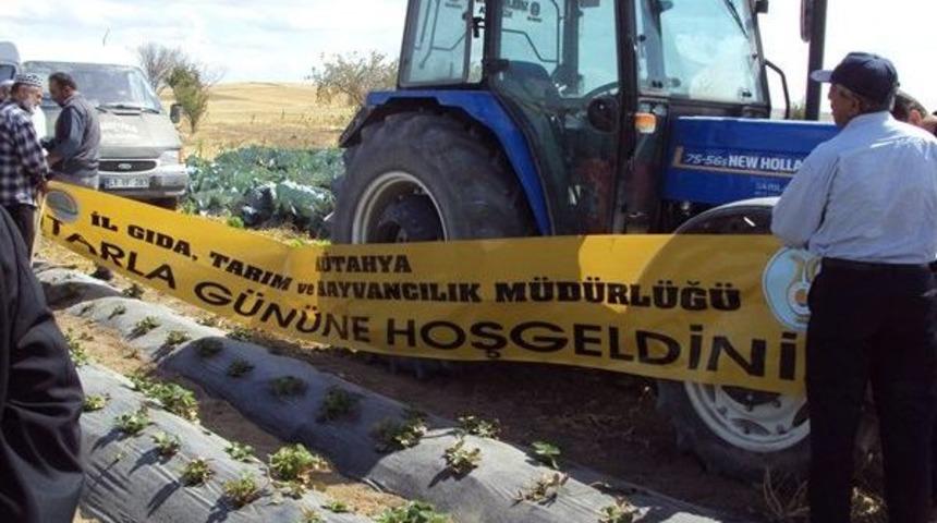 &Uuml;&ccedil;h&uuml;y&uuml;k K&ouml;y&uuml;'nde Tarla G&uuml;n&uuml; Etkinliği