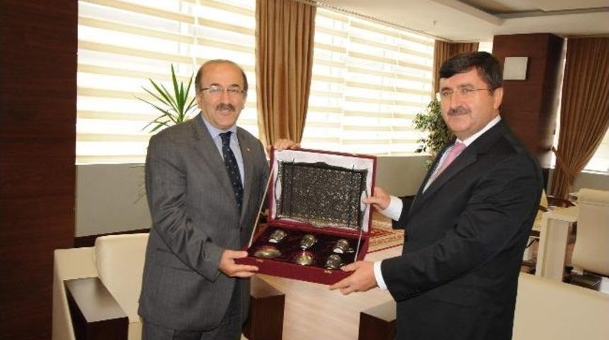 Vali &Ouml;z&rsquo;den Başkan G&uuml;mr&uuml;k&ccedil;&uuml;oğlu&rsquo;na İade-i Ziyaret
