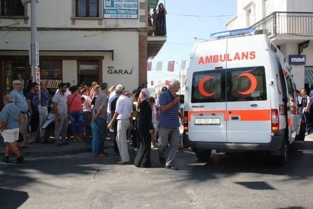 Ayvalık&rsquo;ta Engelli Gence Otomobil &Ccedil;arptı 1