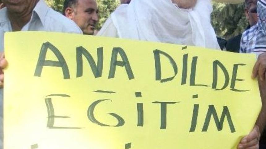 Silvan'da Anadilde Eğitim İ&ccedil;in İmza Toplandı