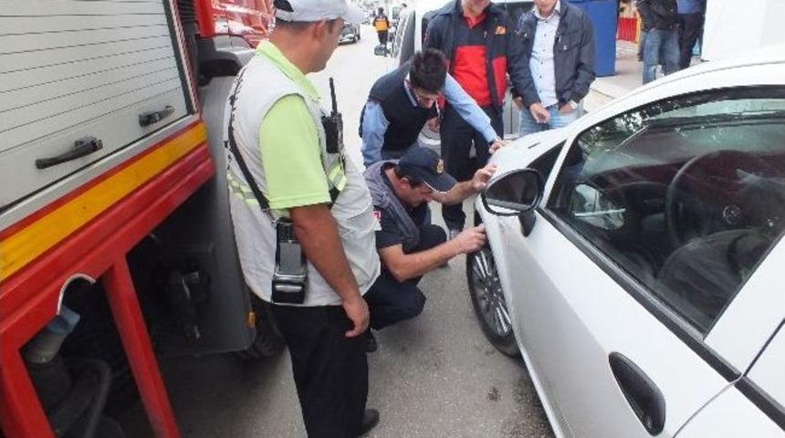 Yavru Kediyi Sıkıştığı Yerden İtfaiye Kurtardı