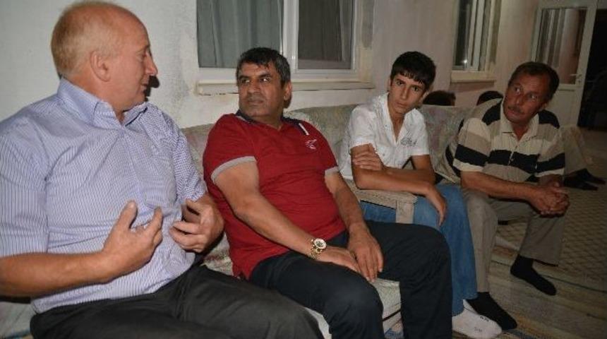 Ak Partili Eski Başkan Facebook Arkadaşı İle Buluştu