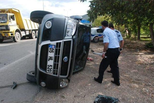 Tokat&rsquo;ta Trafik Kazası: 2 Yaralı 1