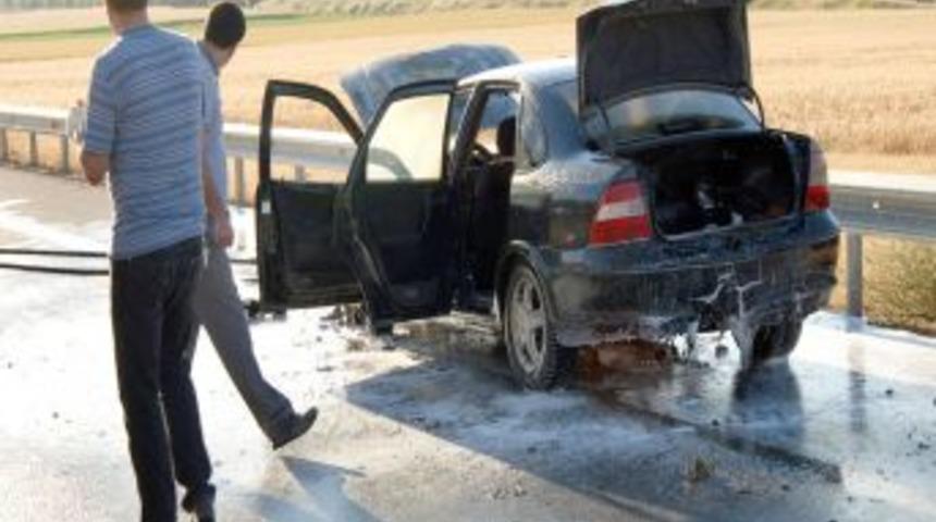 Ara&ccedil; Seyir Halindeyken Alev Aldı