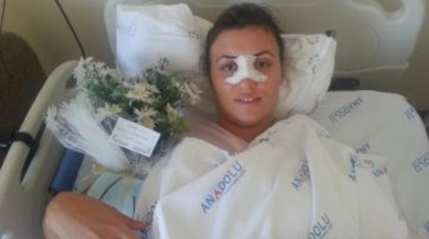 &Ouml;zge Turmuş&rsquo;un Burnu Kırıldı