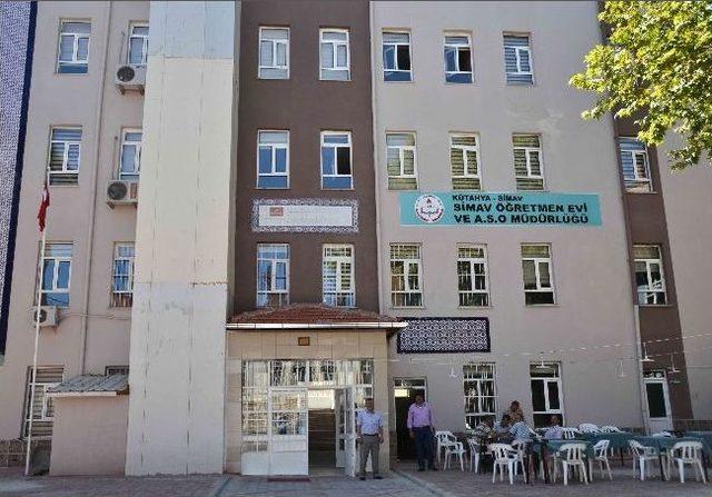 Simav’da Öğretmenlere Üç Yıldızlı Otel Konforunda Hizmet