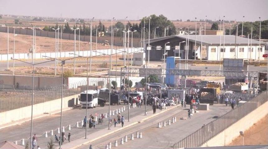 Sınırda Bombalama Sonrası Sınır Kapıları Zorladı