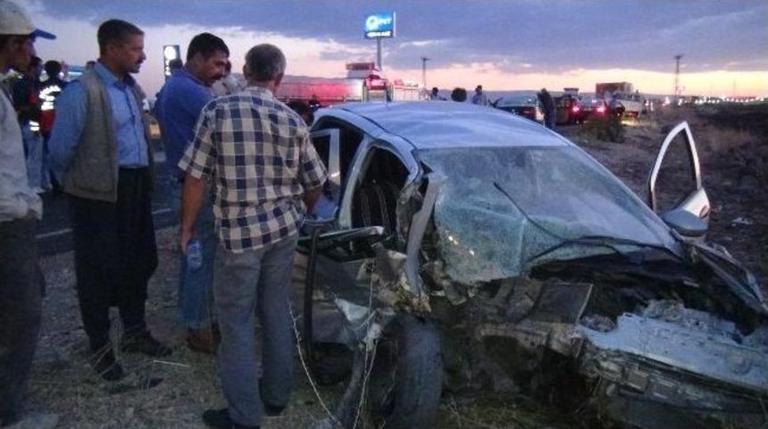 Diyarbakır&rsquo;da trafik kazası: 1 &ouml;l&uuml;, 8 yaralı