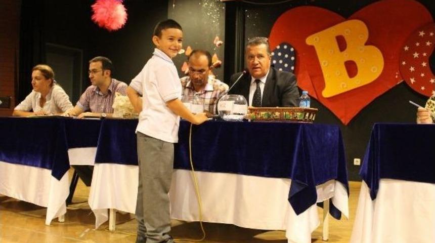 Minik &Ouml;ğrenciler &Ouml;ğretmenlerini Kurayla Belirlediler