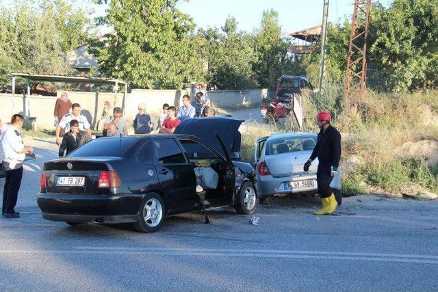 Tosya'da Trafik Kazası: 2 Yaralı