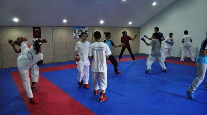 D&uuml;zce Karate Takımı T&uuml;rkiye Şampiyonasında İddialı