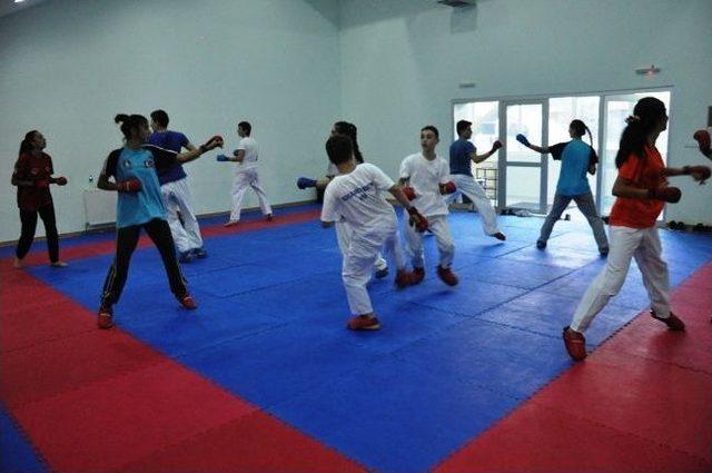D&uuml;zce Karate Takımı T&uuml;rkiye Şampiyonasında İddialı 1