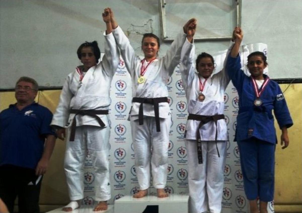 D&uuml;zce Judo Takımından 6 Kupa 34 Madalya