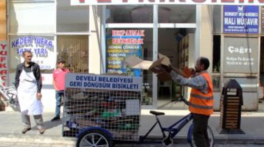 Develi&rsquo;de Geri D&ouml;n&uuml;ş&uuml;m Atıkları Bisikletle Toplanıyor