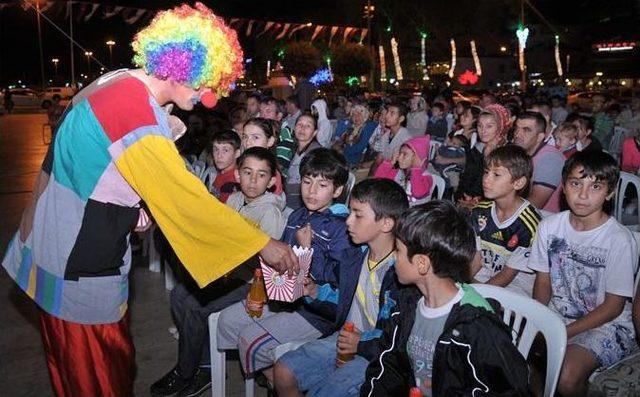 Tuzla'da Her Akşam Bir Mahalle Şenleniyor