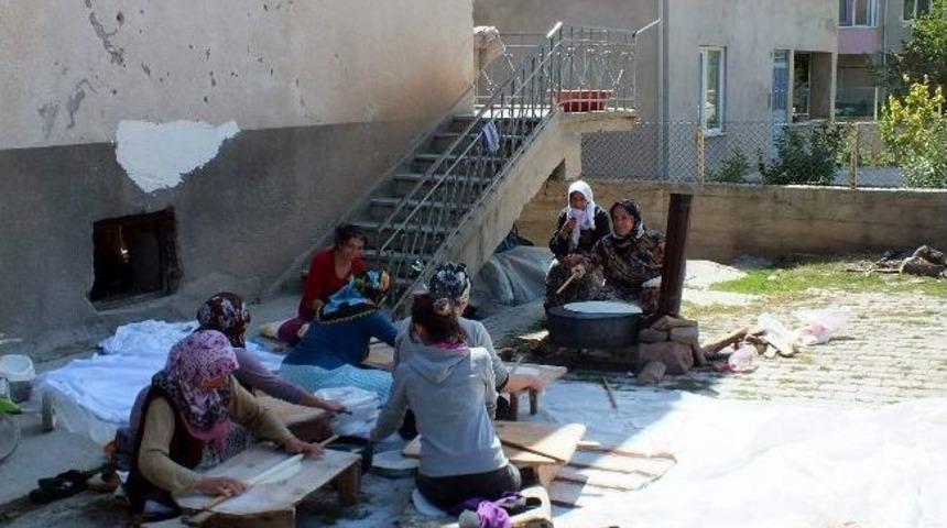 Koyulhisarlı Kadınlar Kış Hazırlığına Başladı