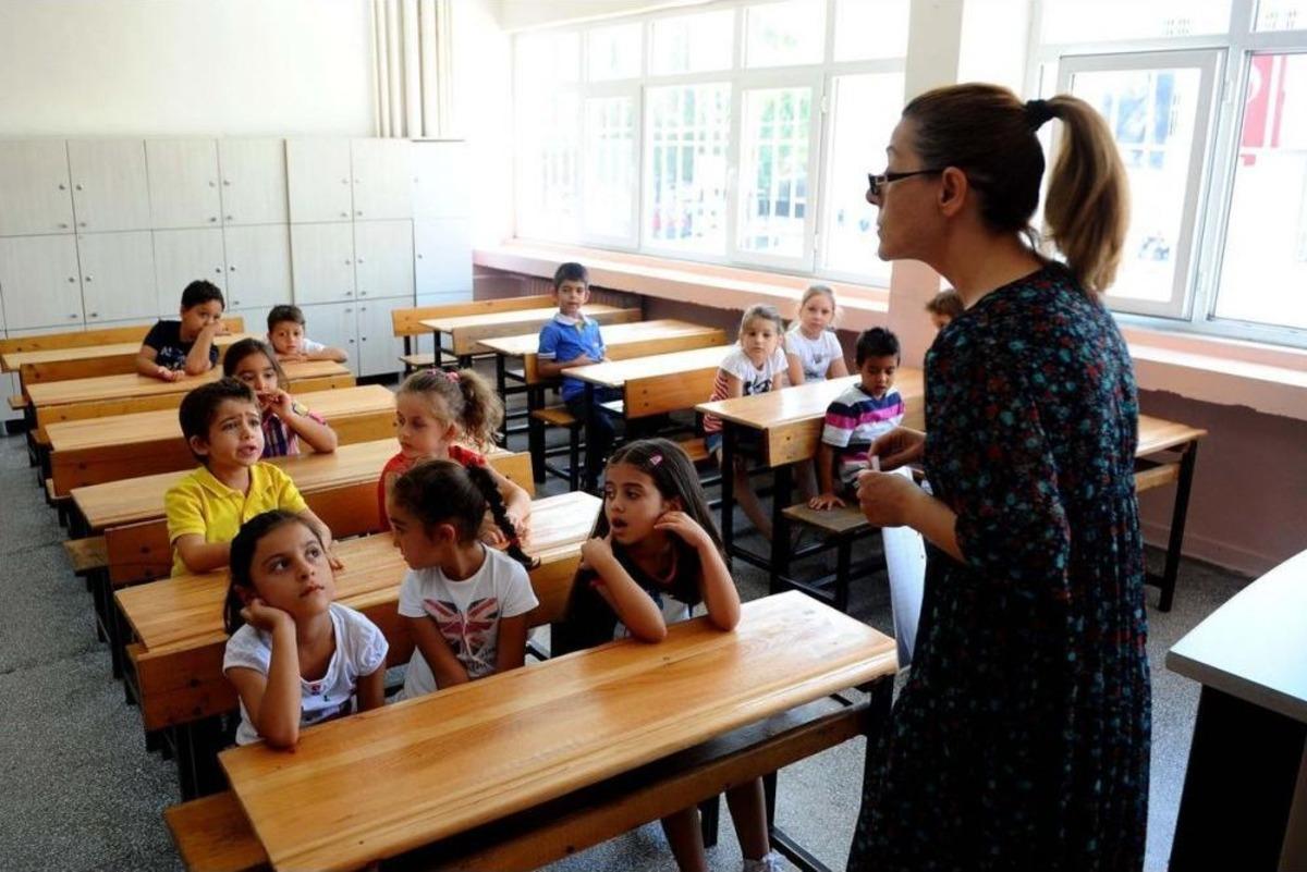 İzmir'de Minikler I&ccedil;in Ilk Ders Zili &Ccedil;aldı