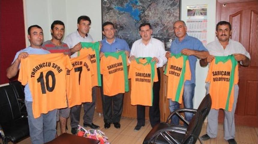 Sarıçam Belediyesi’nden Köy Takımlarına Malzeme Yardımı