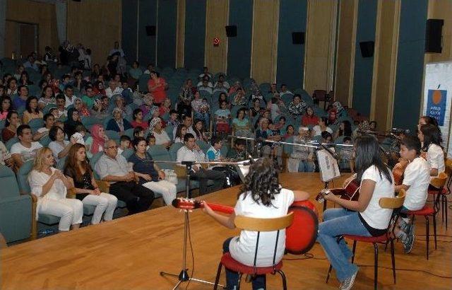 Aksulu Çocukların Muhteşem Gösterisi