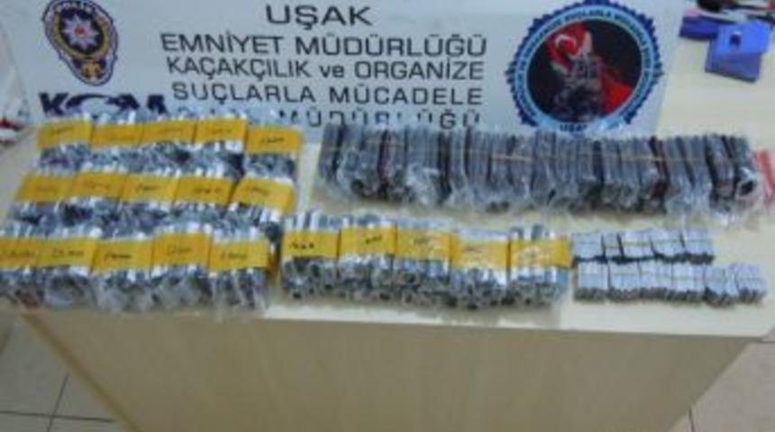 Uşak&rsquo;ta Ka&ccedil;ak Cep Telefonu Operasyonu