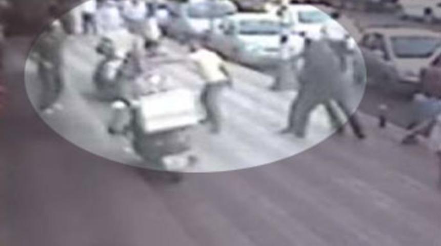 &Uuml;sk&uuml;dar'da cadde ortasında silahlı dehşet