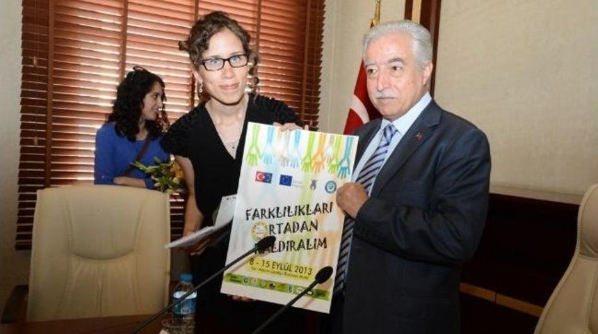 Zihni Aldırmaz, Avrupalı &Ouml;ğrencileri Ağırladı