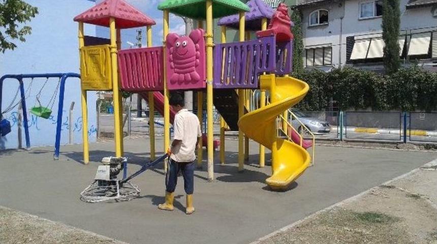 Kartepe&rsquo;de Parklara Bakım Yapılıyor