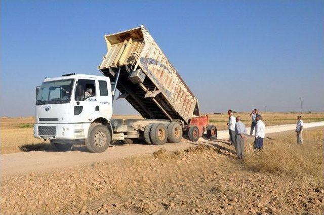 Akçakale Köylerinde Asfaltlama Çalışmaları Devam Ediyor