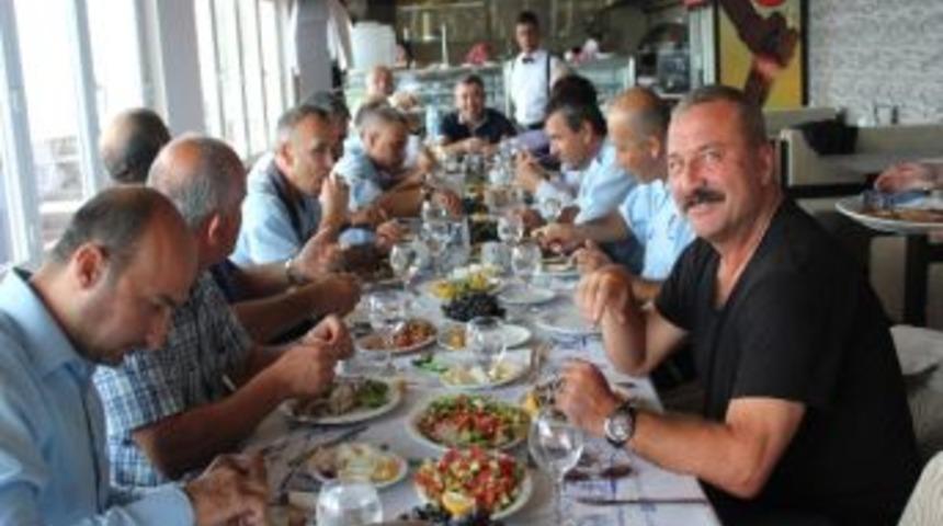 Ak&ccedil;akoca Belediyesinden Zabıta Personeline Yemek