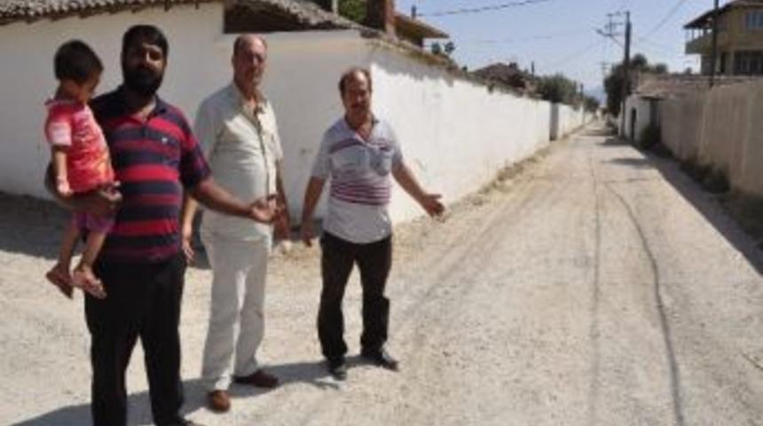 Kuş&ccedil;uburun Halkı Bozuk Yollara İsyan Etti