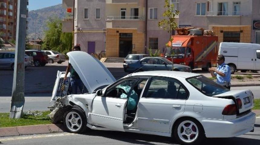Kayseri&rsquo;de Maddi Hasarlı Trafik Kazası