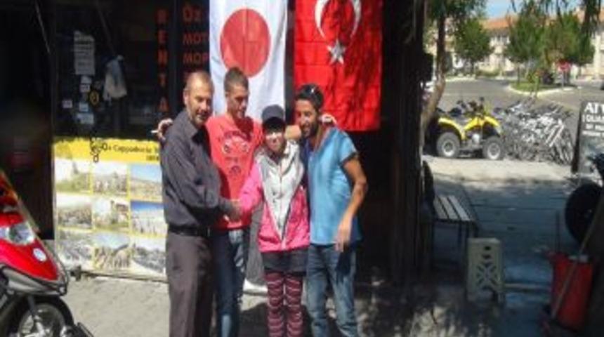 G&ouml;reme&rsquo;de D&uuml;kkanlar T&uuml;rk Ve Japon Bayraklarıyla Donatılıyor