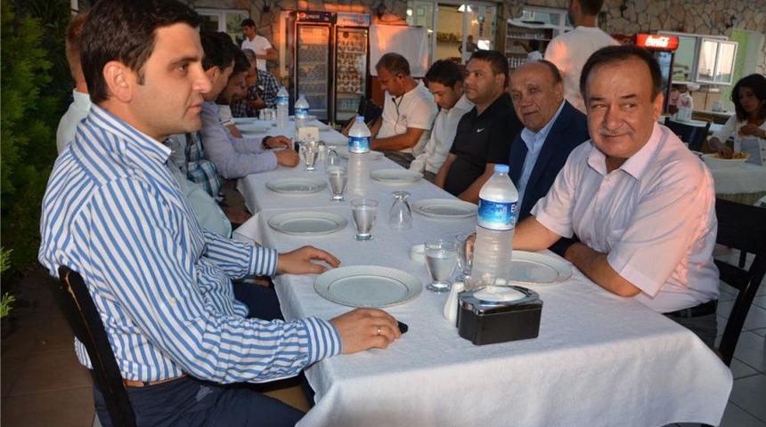 AK Partili Vekiller 'Eyyvah Eyvah 3' Filminin Ekibiyle G&ouml;r&uuml;şt&uuml;